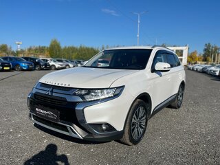 2020 Mitsubishi Outlander III Рестайлинг 3, белый, 2298000 рублей, вид 1