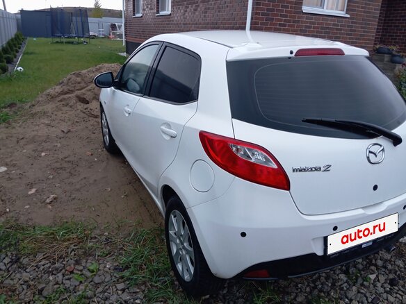 2012 Mazda 2 II Рестайлинг (DE2), белый, 750000 рублей - вид 4