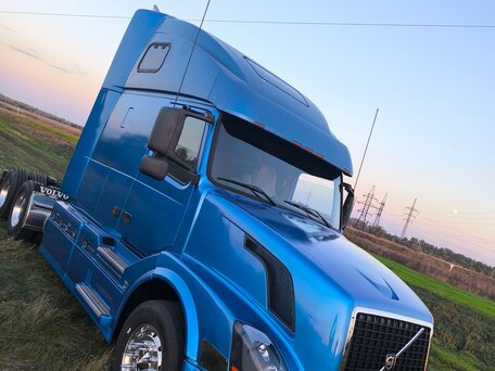 2003 Volvo VNL, синий, 4100000 рублей, вид 3