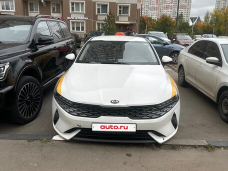 2021 Kia K5 III, белый, 1250000 рублей, вид 1