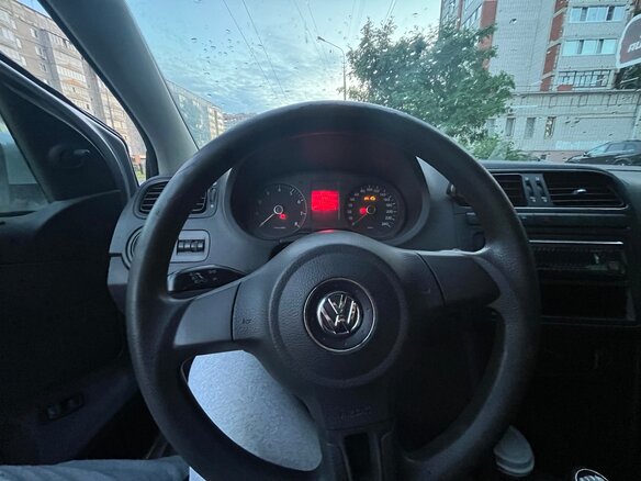2011 Volkswagen Polo V, серебристый - вид 6
