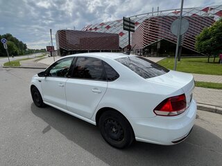 2017 Volkswagen Polo V Рестайлинг, белый, 950000 рублей, вид 4