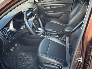 2021 Kia Rio IV Рестайлинг, коричневый, 1930000 рублей, вид 5