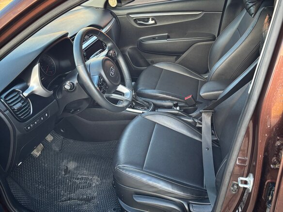 2021 Kia Rio IV Рестайлинг, коричневый, 1930000 рублей - вид 4