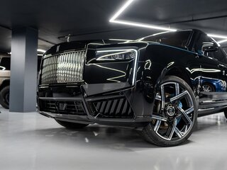2026 Rolls-Royce Cullinan Black Badge I Рестайлинг (Series II), чёрный, 75000000 рублей, вид 2