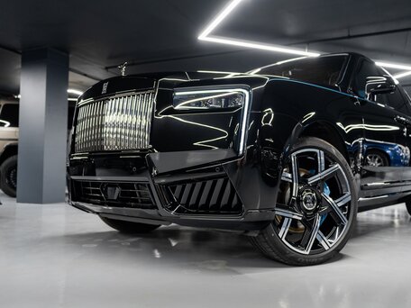 2026 Rolls-Royce Cullinan Black Badge I Рестайлинг (Series II), чёрный, 75000000 рублей, вид 2