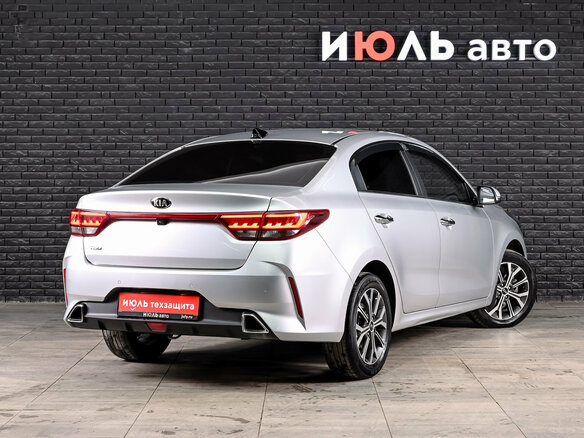 2021 Kia Rio IV Рестайлинг, серебристый, 1660000 рублей - вид 4