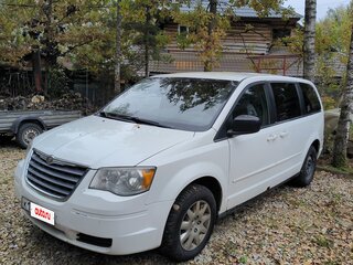 2009 Chrysler Town & Country V, белый, 850000 рублей, вид 2