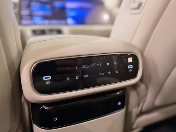 2026 Geely Galaxy M9 210, серый - вид 31