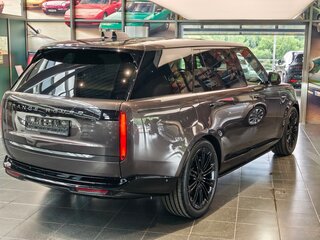 2026 Land Rover Range Rover P360 MHEV Long V, серый, 21630000 рублей, вид 2