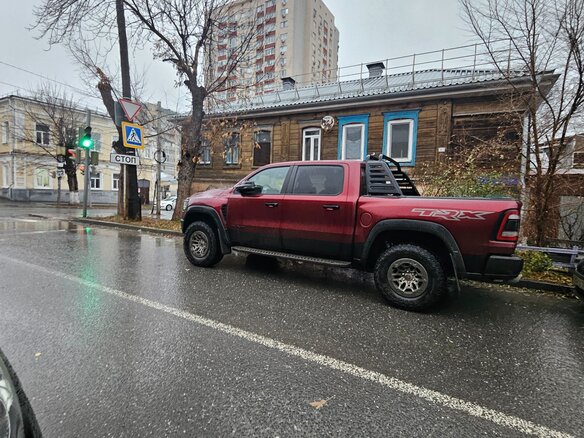 2024 Ram 1500 Crew Cab TRX V, красный, 15500000 рублей - вид 3
