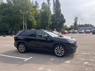 2021 Toyota RAV4 V (XA50), чёрный, 3800000 рублей, вид 2
