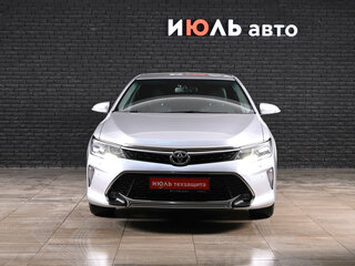 2017 Toyota Camry VII (XV50) Рестайлинг 2, серебристый, 2440000 рублей, вид 2