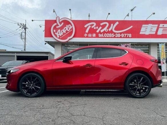 2023 Mazda 3 IV (BP), красный, 1380333 рублей - вид 3