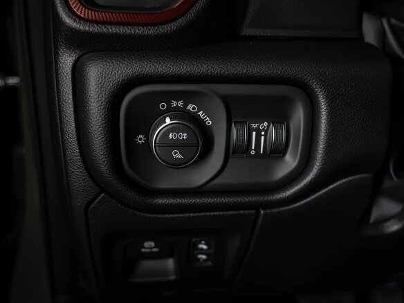 2025 Ram 1500 Crew Cab V Рестайлинг, зелёный, 8490000 рублей - вид 10