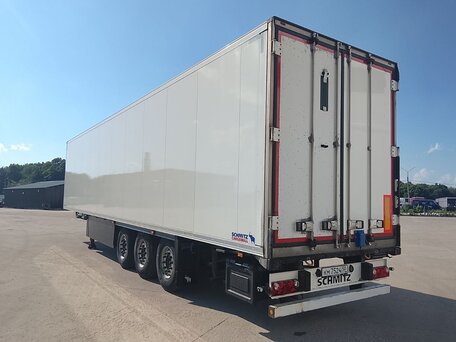2021 Schmitz Cargobull SKO, белый, 7690000 рублей, вид 3