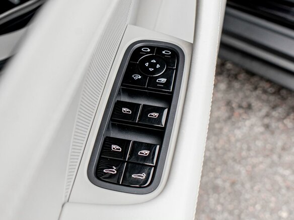 2018 Porsche Panamera 4 II, чёрный, 7700000 рублей - вид 19