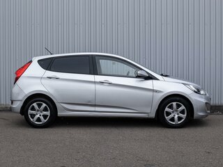 2013 Hyundai Solaris I, серебристый, 680000 рублей, вид 5
