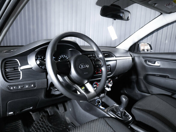 2020 Kia Rio IV, чёрный, 1249999 рублей - вид 10