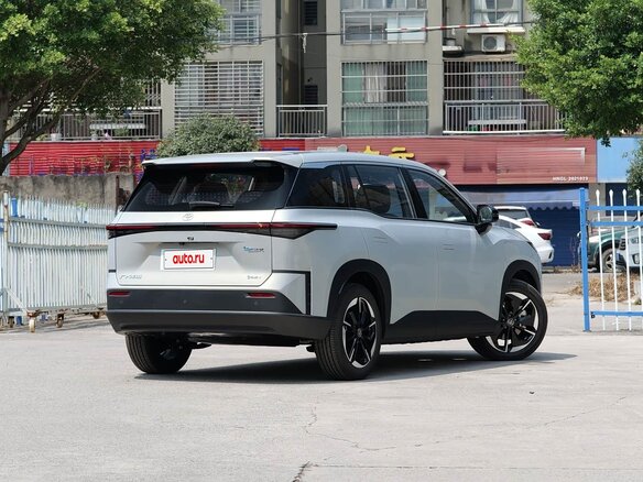 2026 Toyota bZ3X 50 kWh, серебристый, 2340000 рублей - вид 5