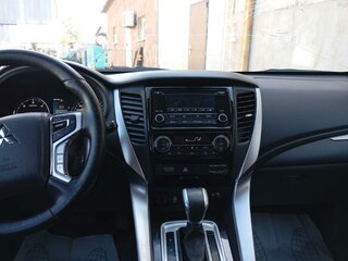 2017 Mitsubishi Pajero Sport III, серебристый, 2822700 рублей, вид 5
