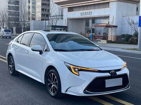 2024 Toyota Corolla Sporty XII (E210) Рестайлинг, белый, 1354000 рублей, вид 3