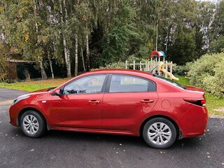 2018 Kia Rio IV, красный, 958000 рублей, вид 1