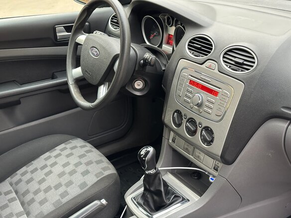 2009 Ford Focus II Рестайлинг, чёрный, 610000 рублей - вид 8