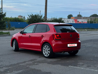 2012 Volkswagen Polo V, красный, 820000 рублей, вид 3
