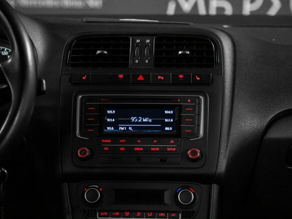 2016 Volkswagen Polo V Рестайлинг, красный - вид 12