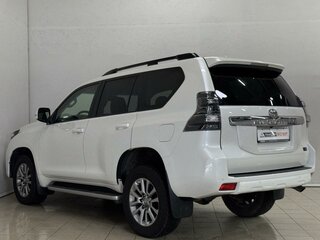 2017 Toyota Land Cruiser Prado 150 Series Рестайлинг 1, белый, 3650000 рублей, вид 3