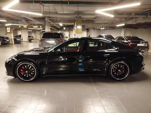 2020 Porsche Panamera GTS II, чёрный - вид 3