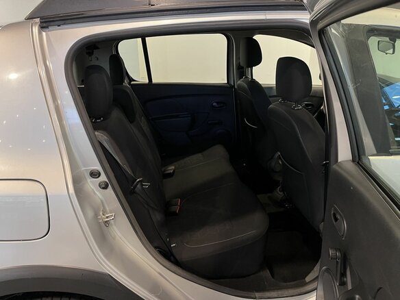 2015 Renault Sandero Stepway II, серебристый, 860000 рублей - вид 16