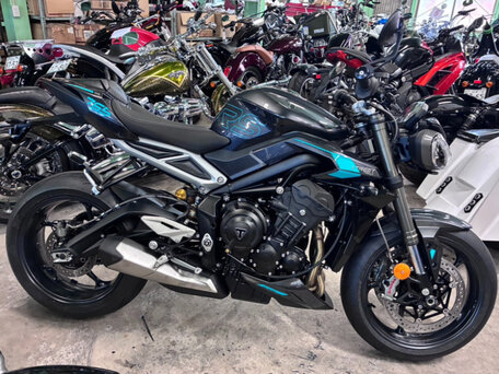 2026 Triumph Speed Triple, чёрный, 849000 рублей, вид 3