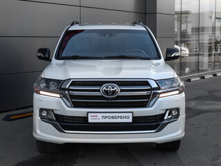 2019 Toyota Land Cruiser 200 Series Рестайлинг 2, белый, 8549000 рублей, вид 2