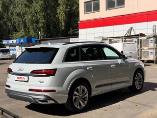 2021 Audi Q7 45 TDI II (4M) Рестайлинг, белый, 7350000 рублей, вид 4