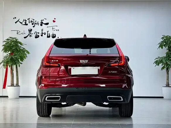 2025 Cadillac XT4 I Рестайлинг, красный - вид 4