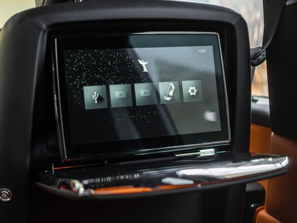 2025 Rolls-Royce Cullinan Black Badge I Рестайлинг (Series II), чёрный, 67490000 рублей - вид 18