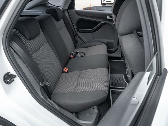 2011 Ford Focus II Рестайлинг, белый, 489000 рублей - вид 8