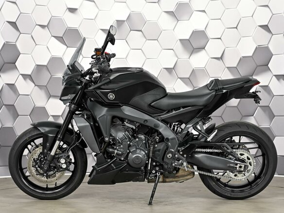 2025 Yamaha MT-09 (FZ-09), чёрный, 1277000 рублей - вид 3