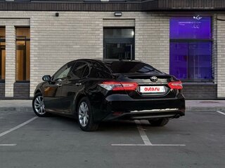 2018 Toyota Camry VII (XV50) Рестайлинг 2, чёрный, 1700000 рублей, вид 4