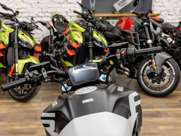 2026 Ducati Diavel V4, белый, 4290000 рублей - вид 9