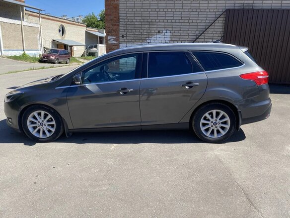 2017 Ford Focus III Рестайлинг, серый, 950000 рублей - вид 9