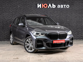 2021 BMW X1 20i xDrive II (F48) Рестайлинг, чёрный, 3350000 рублей, вид 3