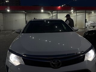 2017 Toyota Camry VII (XV50) Рестайлинг 2, белый, 2050000 рублей, вид 1