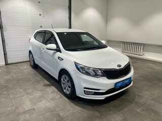 2016 Kia Rio III Рестайлинг, белый, 896000 рублей, вид 3