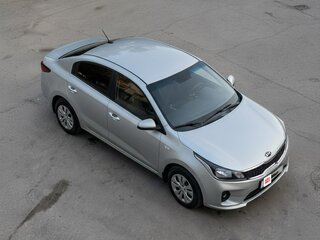 2017 Kia Rio IV, серебристый, 1320000 рублей, вид 4