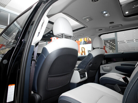 2026 Kia Carnival IV Рестайлинг, чёрный, 7100000 рублей - вид 17