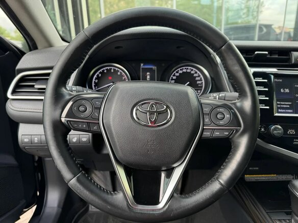2021 Toyota Camry VIII (XV70), чёрный, 2335000 рублей - вид 15