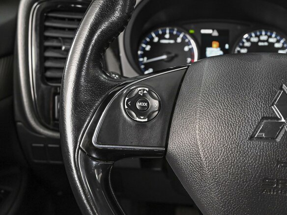 2017 Mitsubishi Outlander III Рестайлинг 2, белый, 1908000 рублей - вид 15
